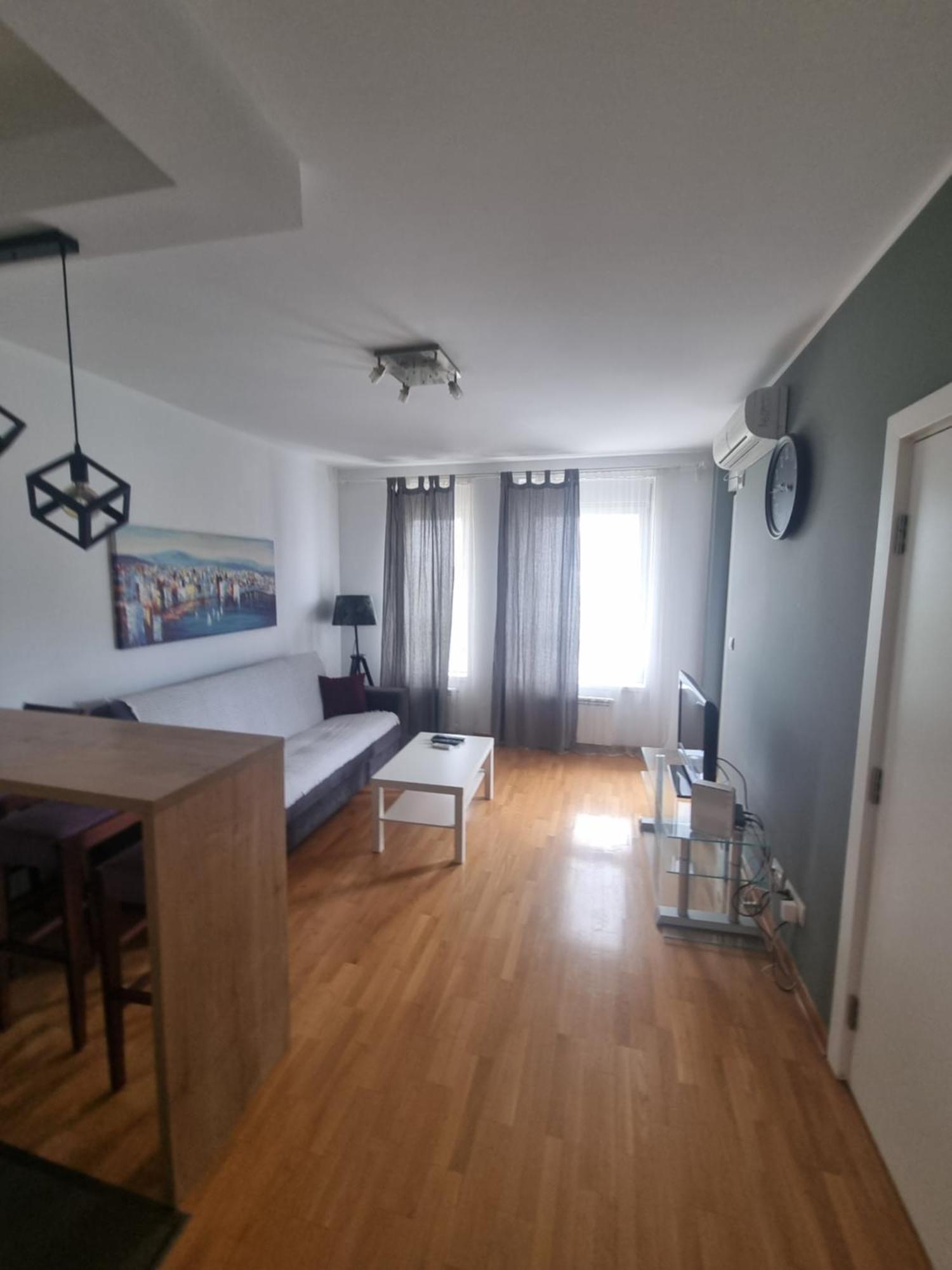 Laguna Apartment *